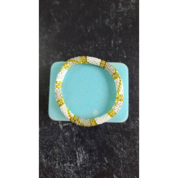 Vintage Gold and White Beaded Bracelet - Picture 2 of 10